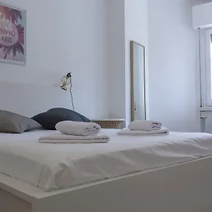 https://flateli-roger-6.topbarcelonahotels.com